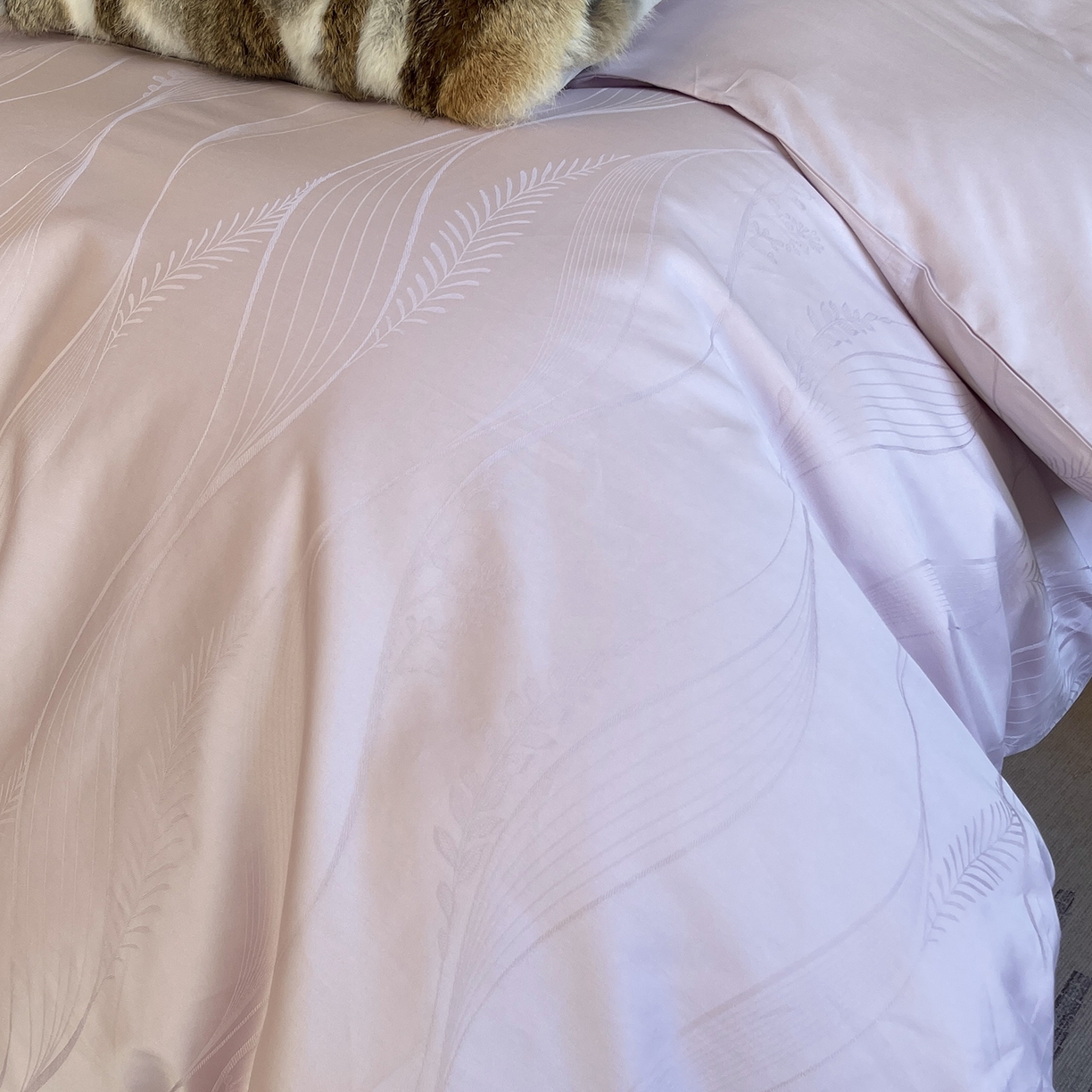 91家纺网 家纺一手货源 找家纺 莱豫家纺 2025秋冬新款长绒棉纯棉提花四件套 佩妮儿