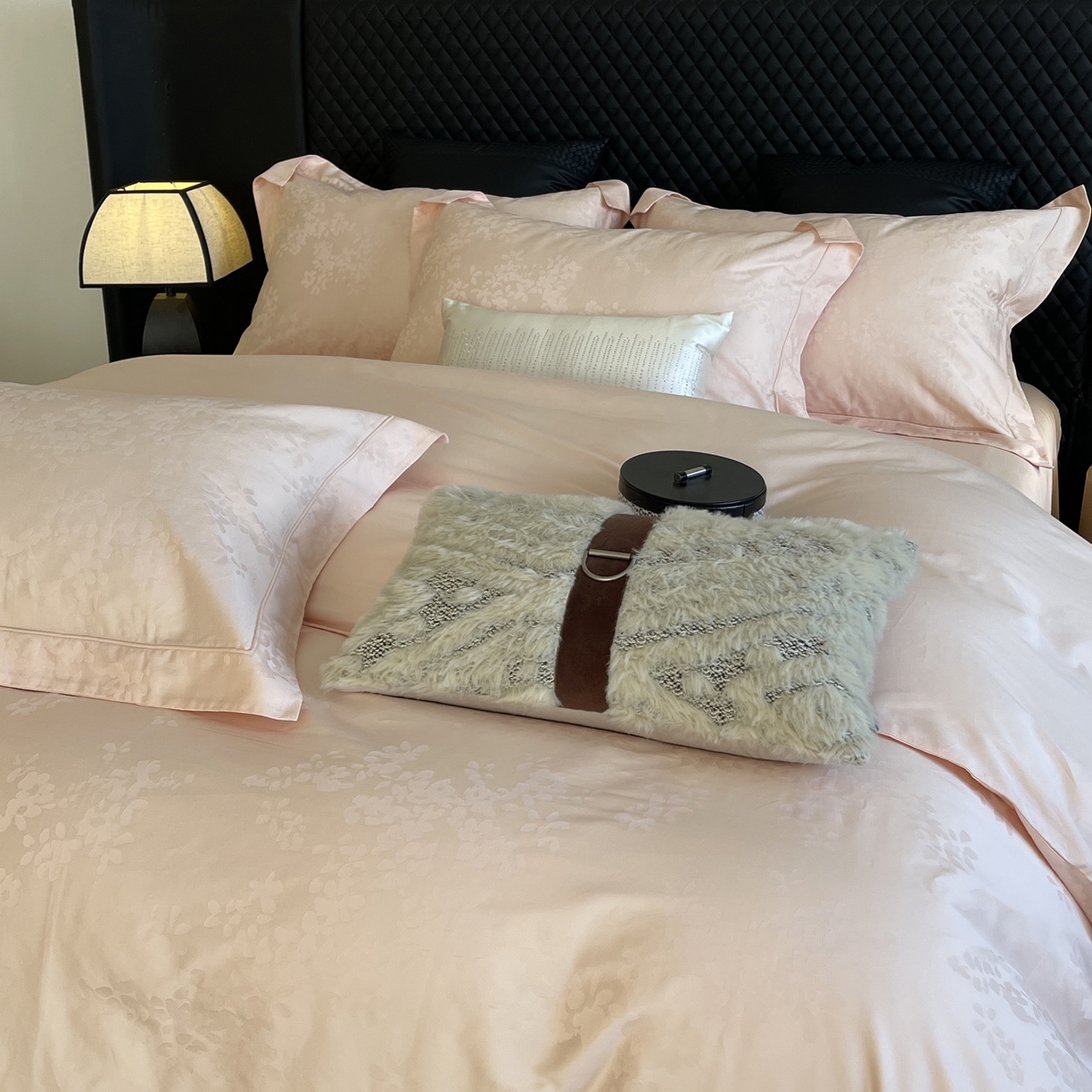 91家纺网 家纺一手货源 找家纺 莱豫家纺 2025秋冬新款长绒棉纯棉提花四件套 瓦妮莎