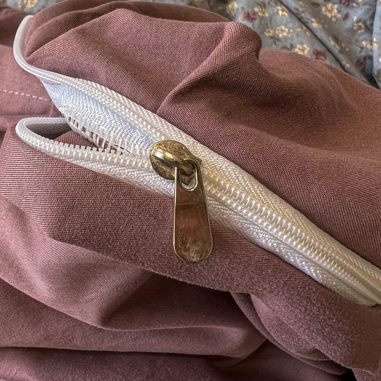 91家纺网 家纺一手货源 找家纺 美梦家纺 2025新款亲肤舒适高克重云感棉床盖四件套 桐秋·红