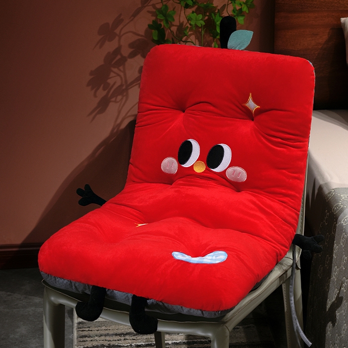 91家纺网 家纺一手货源 找家纺 仟亿莱 2025新款大眼红苹果连体坐垫 连体呆萌苹果