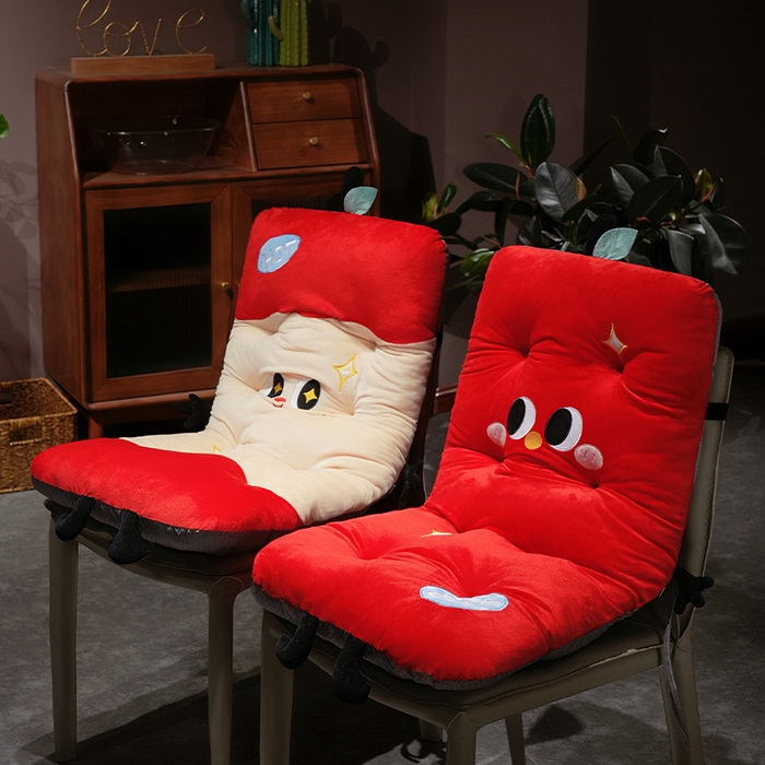 91家纺网 家纺一手货源 找家纺 仟亿莱 2025新款大眼红苹果连体坐垫 连体呆萌苹果