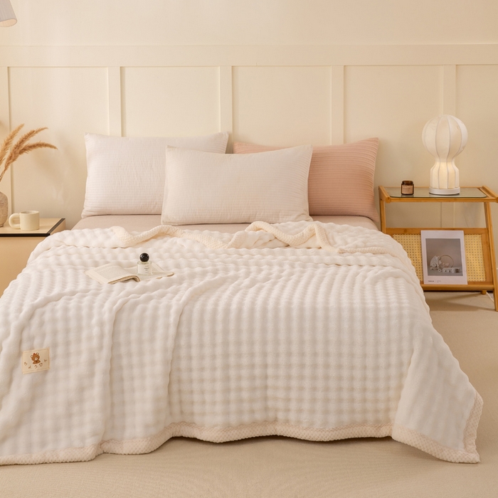 91家纺网 家纺一手货源 找家纺 爱彼家纺 2025秋冬新款玉兔云绒毛毯毯子午睡毯玉兔云绒系列 玉兔云绒-米白