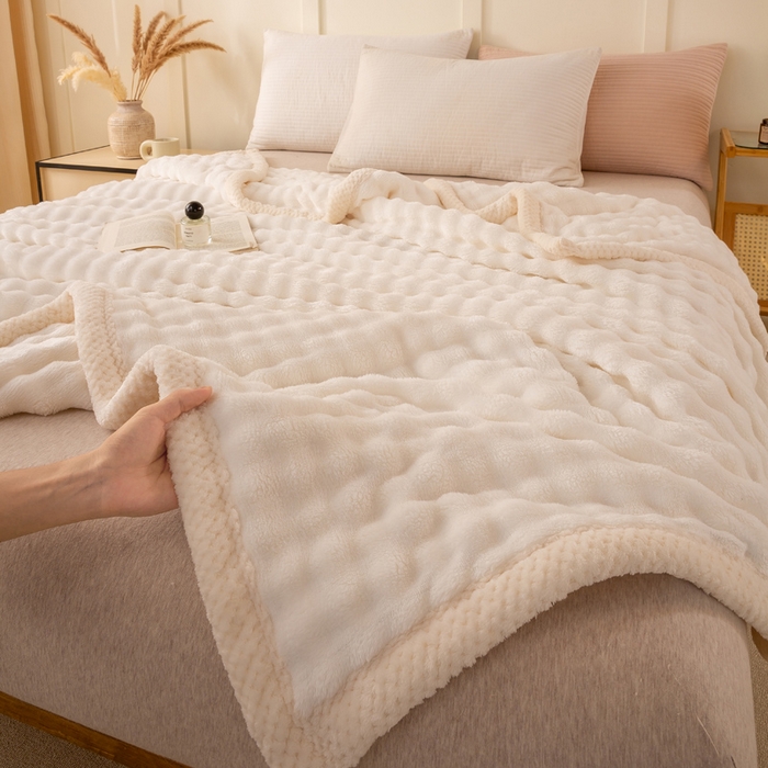 91家纺网 家纺一手货源 找家纺 爱彼家纺 2025秋冬新款玉兔云绒毛毯毯子午睡毯玉兔云绒系列 玉兔云绒-米白