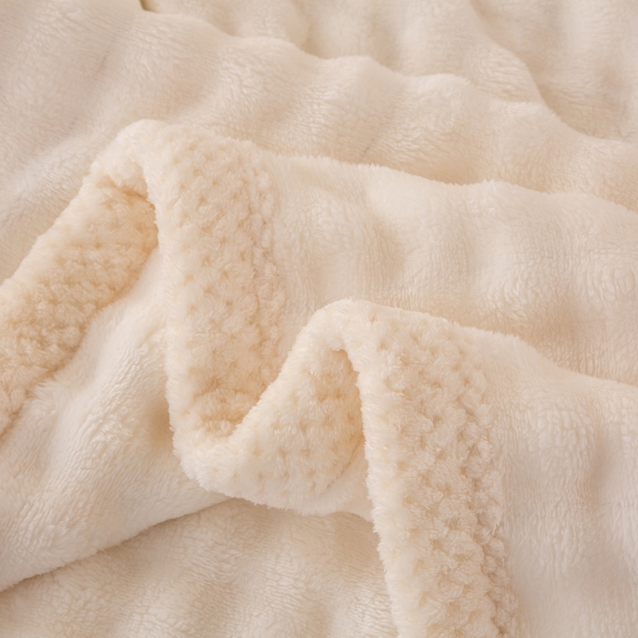 91家纺网 家纺一手货源 找家纺 爱彼家纺 2025秋冬新款玉兔云绒毛毯毯子午睡毯玉兔云绒系列 玉兔云绒-米白