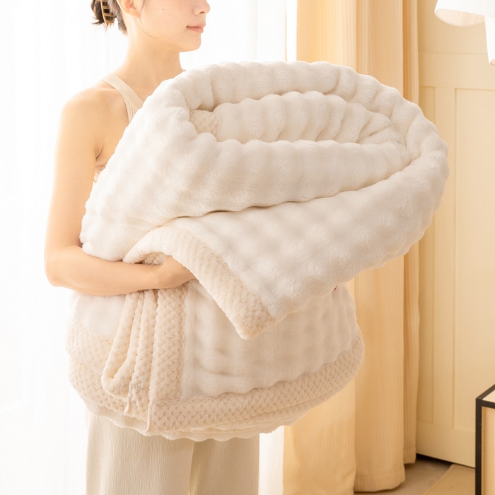 91家纺网 家纺一手货源 找家纺 爱彼家纺 2025秋冬新款玉兔云绒毛毯毯子午睡毯玉兔云绒系列 玉兔云绒-米白