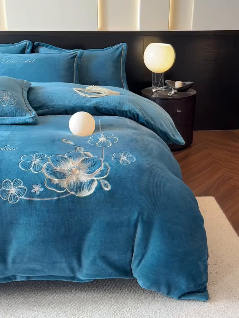 91家纺网 家纺一手货源 找家纺 （总）诺梵家纺 2025新款8斤牛奶绒刺绣绣花四件套