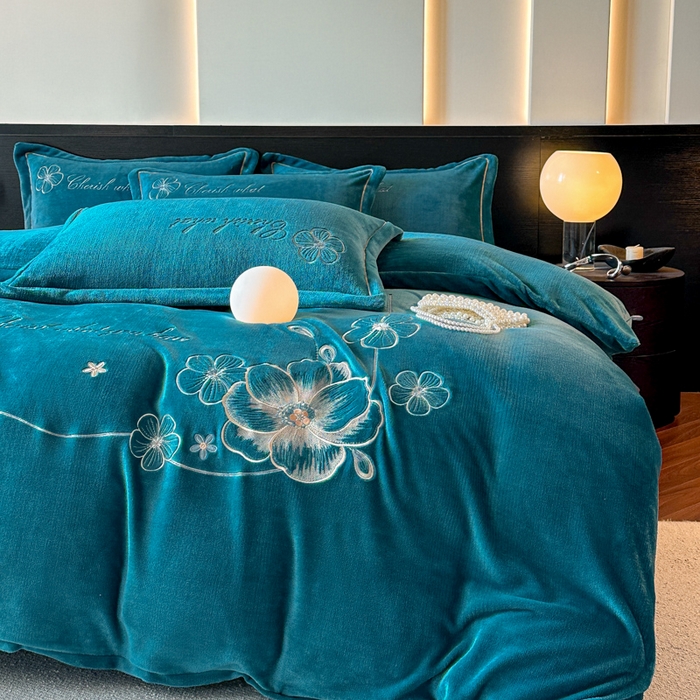 91家纺网 家纺一手货源 找家纺 （总）诺梵家纺 2025新款8斤牛奶绒刺绣绣花四件套