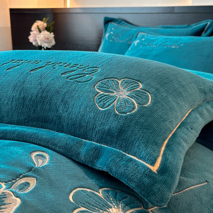 91家纺网 家纺一手货源 找家纺 （总）诺梵家纺 2025新款8斤牛奶绒刺绣绣花四件套