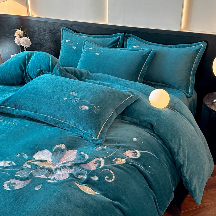 91家纺网 家纺一手货源 找家纺 （总）诺梵家纺 2025新款8斤牛奶绒刺绣绣花四件套