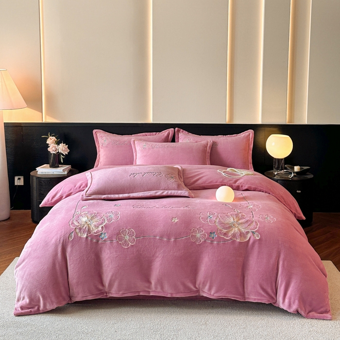 91家纺网 家纺一手货源 找家纺 诺梵家纺 2025新款8斤牛奶绒刺绣绣花四件套 绮梦-豆沙