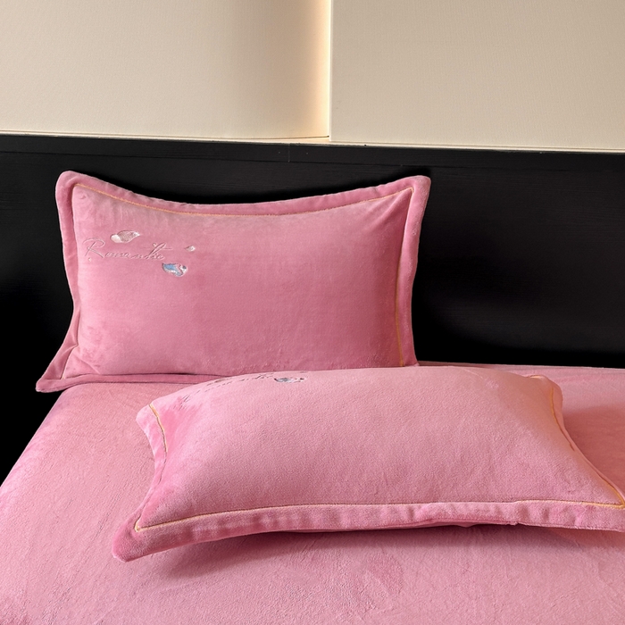 91家纺网 家纺一手货源 找家纺 诺梵家纺 2025新款8斤牛奶绒刺绣绣花四件套 绮梦-豆沙