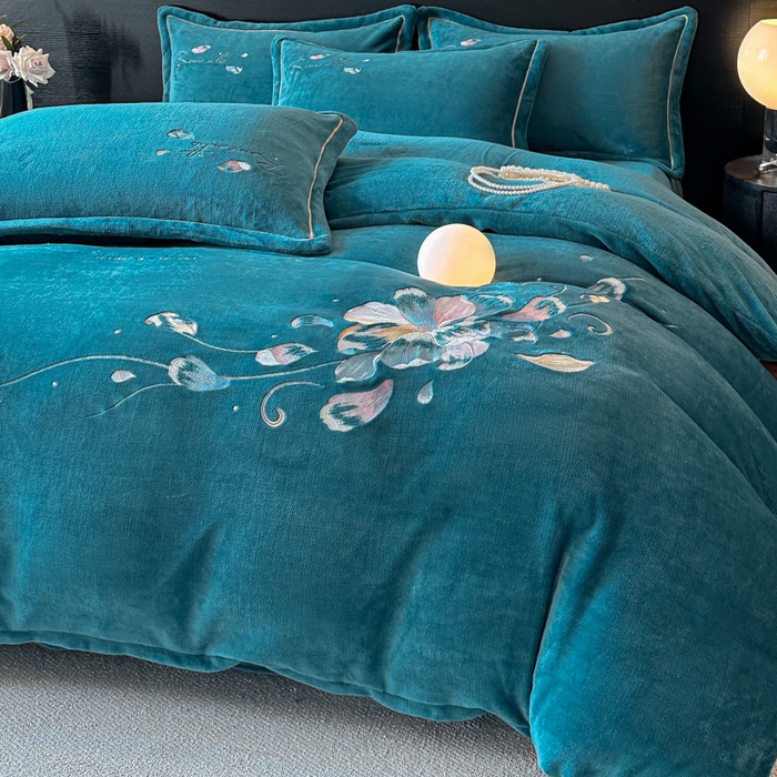 91家纺网 家纺一手货源 找家纺 诺梵家纺 2025新款8斤牛奶绒刺绣绣花四件套 寻春-宝蓝