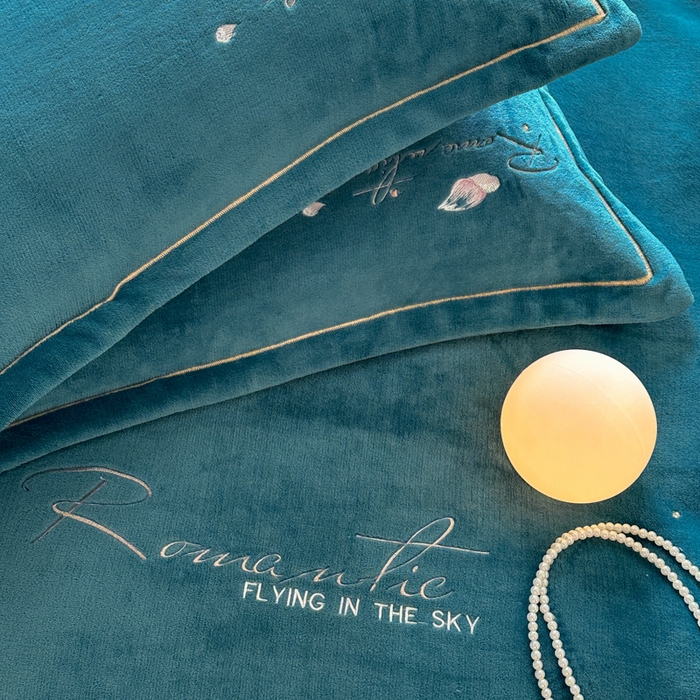 91家纺网 家纺一手货源 找家纺 诺梵家纺 2025新款8斤牛奶绒刺绣绣花四件套 寻春-宝蓝