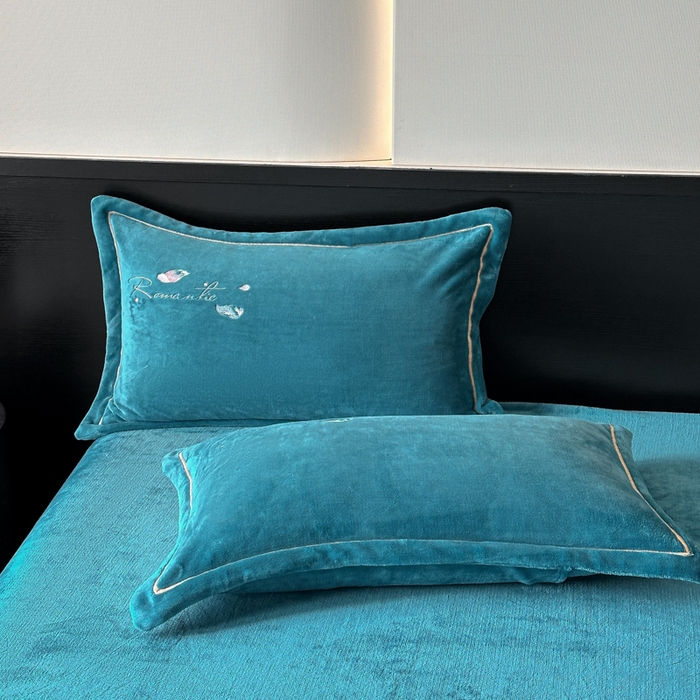 91家纺网 家纺一手货源 找家纺 诺梵家纺 2025新款8斤牛奶绒刺绣绣花四件套 寻春-宝蓝