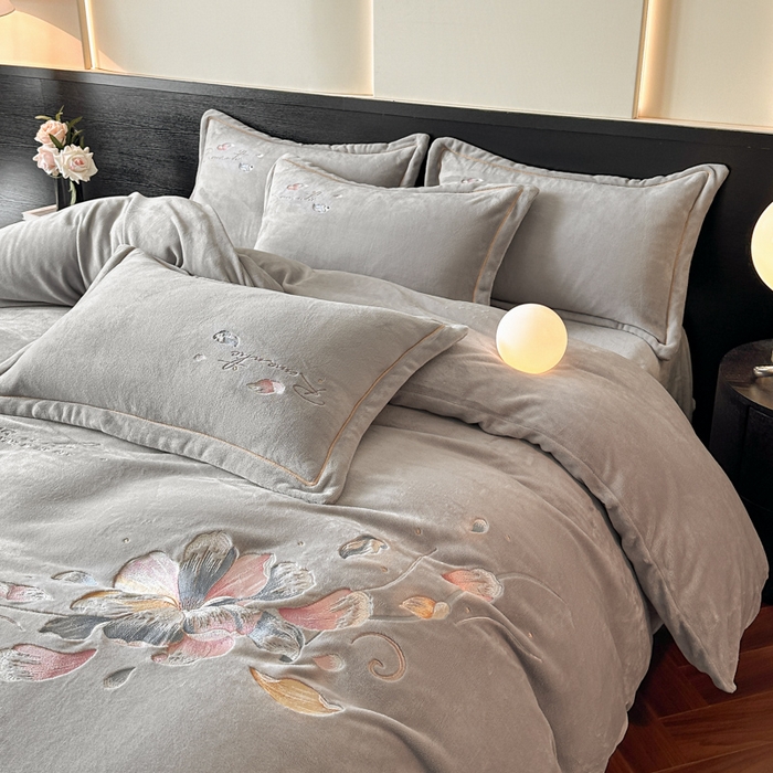 诺梵家纺 2025新款8斤牛奶绒刺绣绣花四件套 寻春-灰