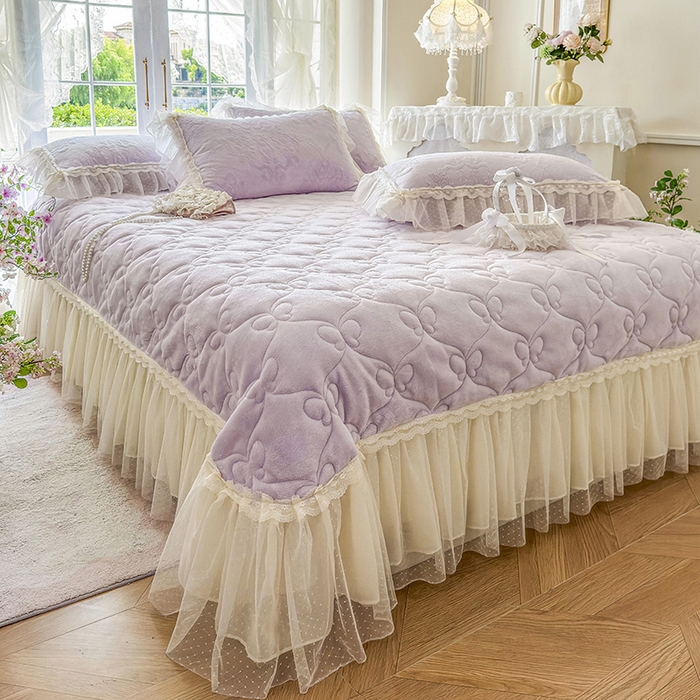 91家纺网 家纺一手货源 找家纺 （总）虹星家纺 2025新款法式雕花牛奶绒花边单床盖-星光碟影