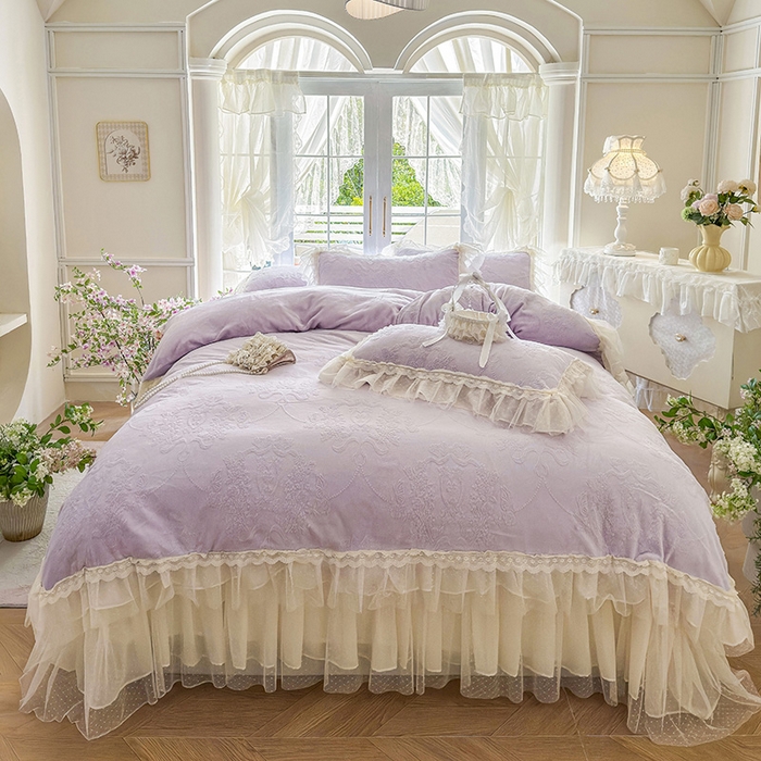 91家纺网 家纺一手货源 找家纺 （总）虹星家纺 2025新款法式雕花牛奶绒花边单床盖-星光碟影