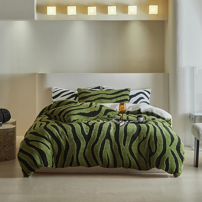 91家纺网 家纺一手货源 找家纺 温宁家纺 2025新款斑马被套毯毛毯盖毯 三件套-斑马纹军绿