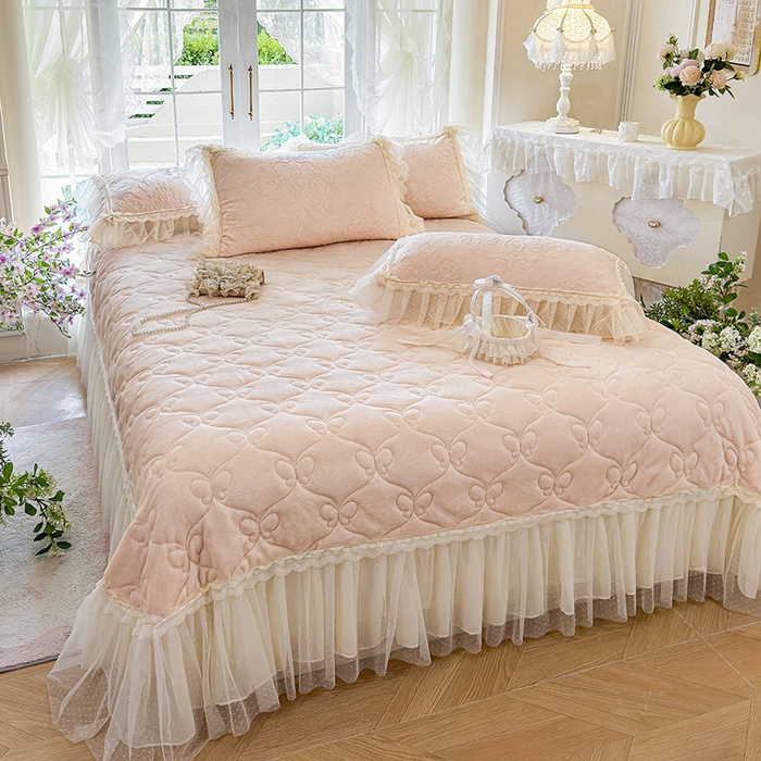 91家纺网 家纺一手货源 找家纺 虹星家纺 2025新款法式雕花牛奶绒花边单床盖-星光碟影 星光蝶影-樱花粉