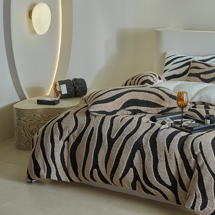 91家纺网 家纺一手货源 找家纺 温宁家纺 2025新款斑马被套毯毛毯盖毯 三件套-斑马纹咖色
