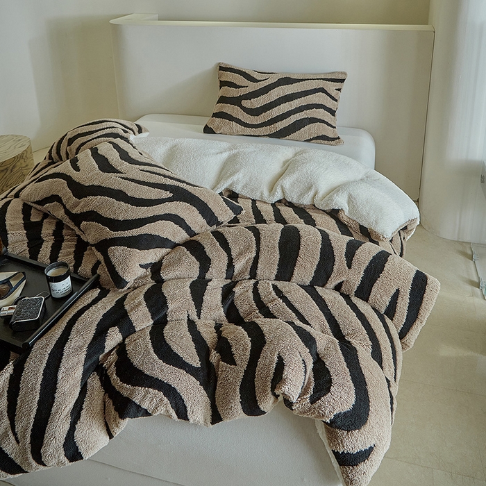 91家纺网 家纺一手货源 找家纺 温宁家纺 2025新款斑马被套毯毛毯盖毯 三件套-斑马纹咖色