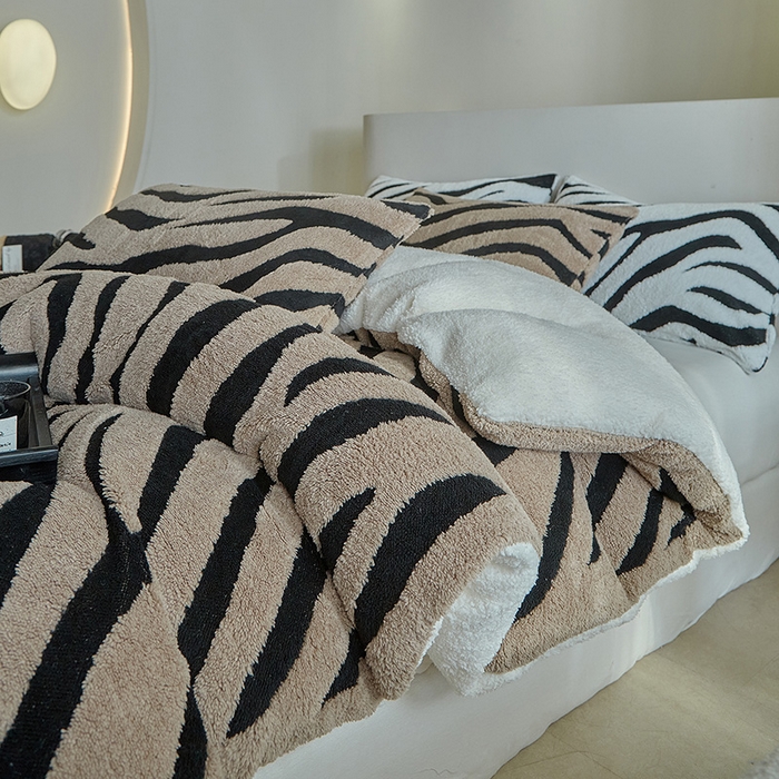 91家纺网 家纺一手货源 找家纺 温宁家纺 2025新款斑马被套毯毛毯盖毯 三件套-斑马纹咖色