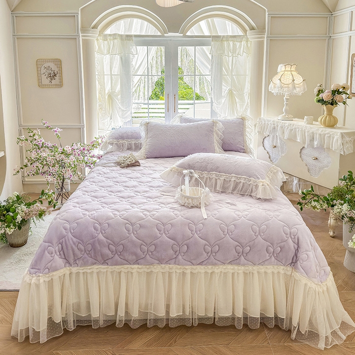 91家纺网 家纺一手货源 找家纺 虹星家纺 2025新款法式雕花牛奶绒花边单床盖-星光碟影 星光蝶影-丁香紫