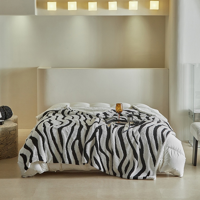 91家纺网 家纺一手货源 找家纺 温宁家纺 2025新款斑马被套毯毛毯盖毯 三件套-斑马纹米白