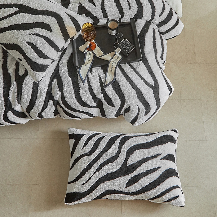 91家纺网 家纺一手货源 找家纺 温宁家纺 2025新款斑马被套毯毛毯盖毯 三件套-斑马纹米白