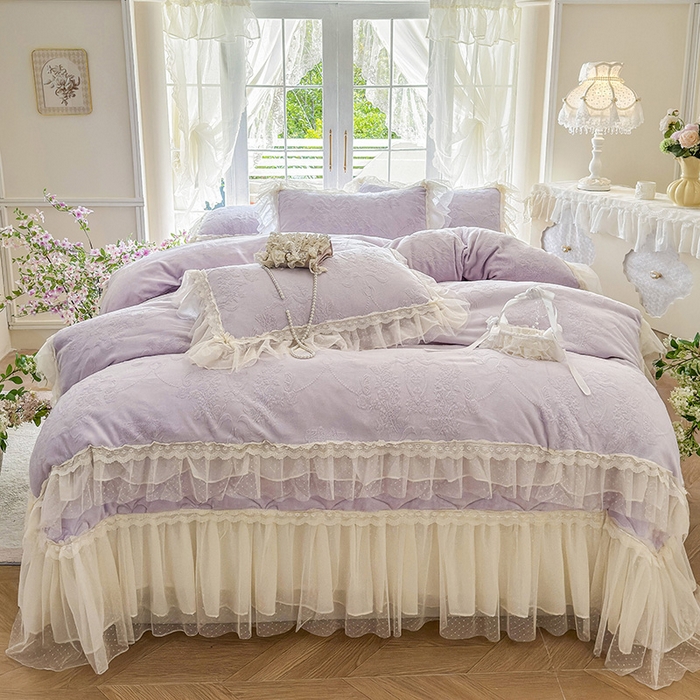 91家纺网 家纺一手货源 找家纺 虹星家纺 2025新款法式雕花牛奶绒花边单床盖-星光碟影 星光蝶影-丁香紫