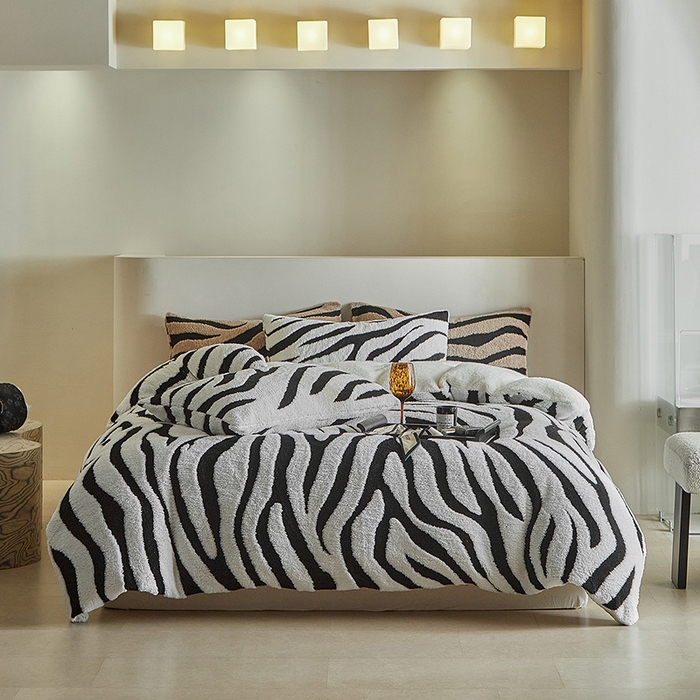 91家纺网 家纺一手货源 找家纺 温宁家纺 2025新款斑马被套毯毛毯盖毯 三件套-斑马纹米白