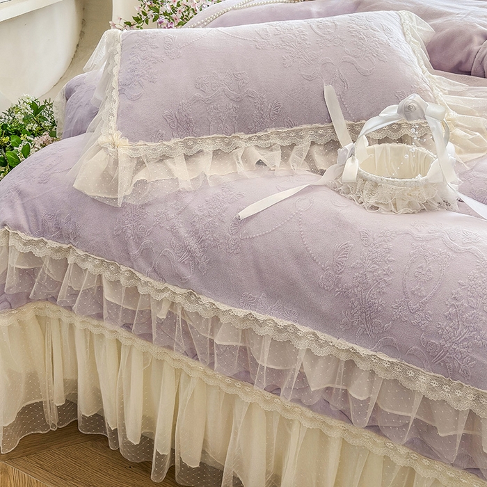 91家纺网 家纺一手货源 找家纺 虹星家纺 2025新款法式雕花牛奶绒花边单床盖-星光碟影 星光蝶影-丁香紫