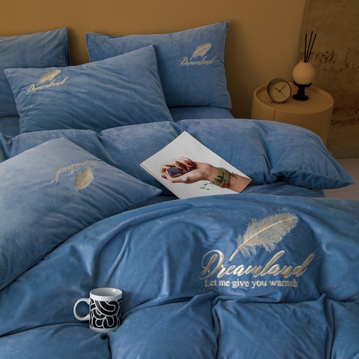 91家纺网 家纺一手货源 找家纺 （总）悦织湾家纺 2025新款水晶绒刺绣羽毛四件套纯色床单被套枕套学生宿舍单双人床三四件套