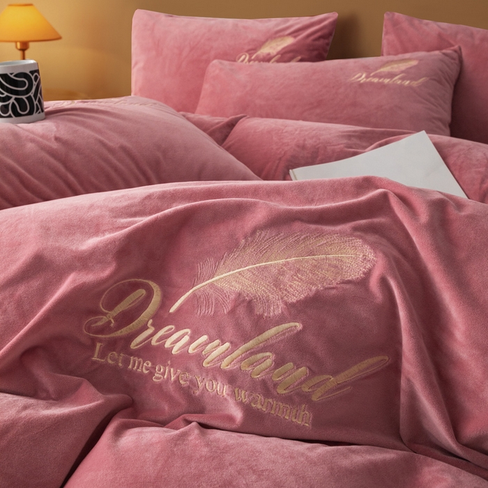 91家纺网 家纺一手货源 找家纺 （总）悦织湾家纺 2025新款水晶绒刺绣羽毛四件套纯色床单被套枕套学生宿舍单双人床三四件套