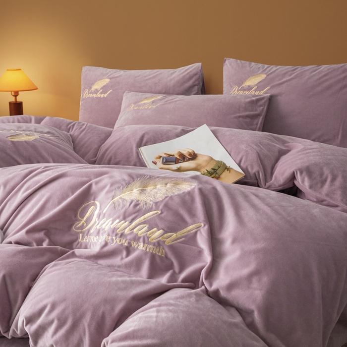 91家纺网 家纺一手货源 找家纺 悦织湾家纺 2025新款水晶绒刺绣羽毛四件套纯色床单被套枕套学生宿舍单双人床三四件套 羽毛-浅紫