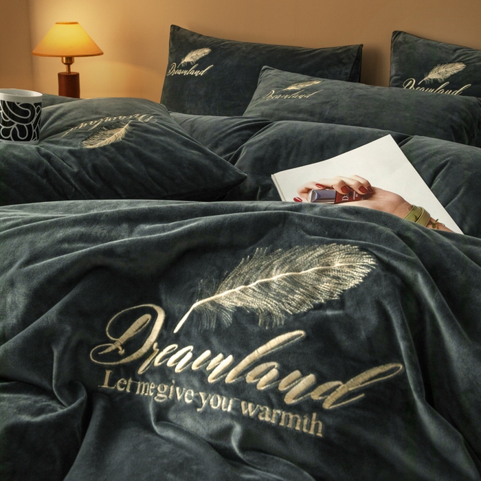 91家纺网 家纺一手货源 找家纺 （总）悦织湾家纺 2025新款水晶绒刺绣羽毛四件套纯色床单被套枕套学生宿舍单双人床三四件套