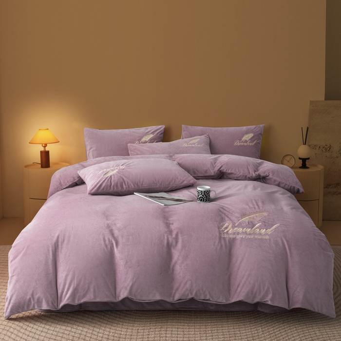 91家纺网 家纺一手货源 找家纺 悦织湾家纺 2025新款水晶绒刺绣羽毛四件套纯色床单被套枕套学生宿舍单双人床三四件套 羽毛-浅紫
