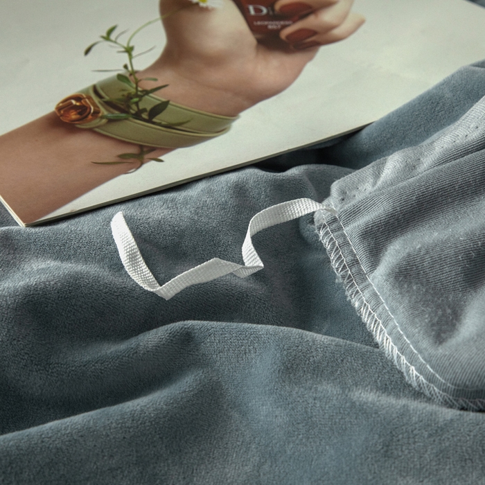 91家纺网 家纺一手货源 找家纺 悦织湾家纺 2025新款水晶绒刺绣羽毛四件套纯色床单被套枕套学生宿舍单双人床三四件套 羽毛-浅灰