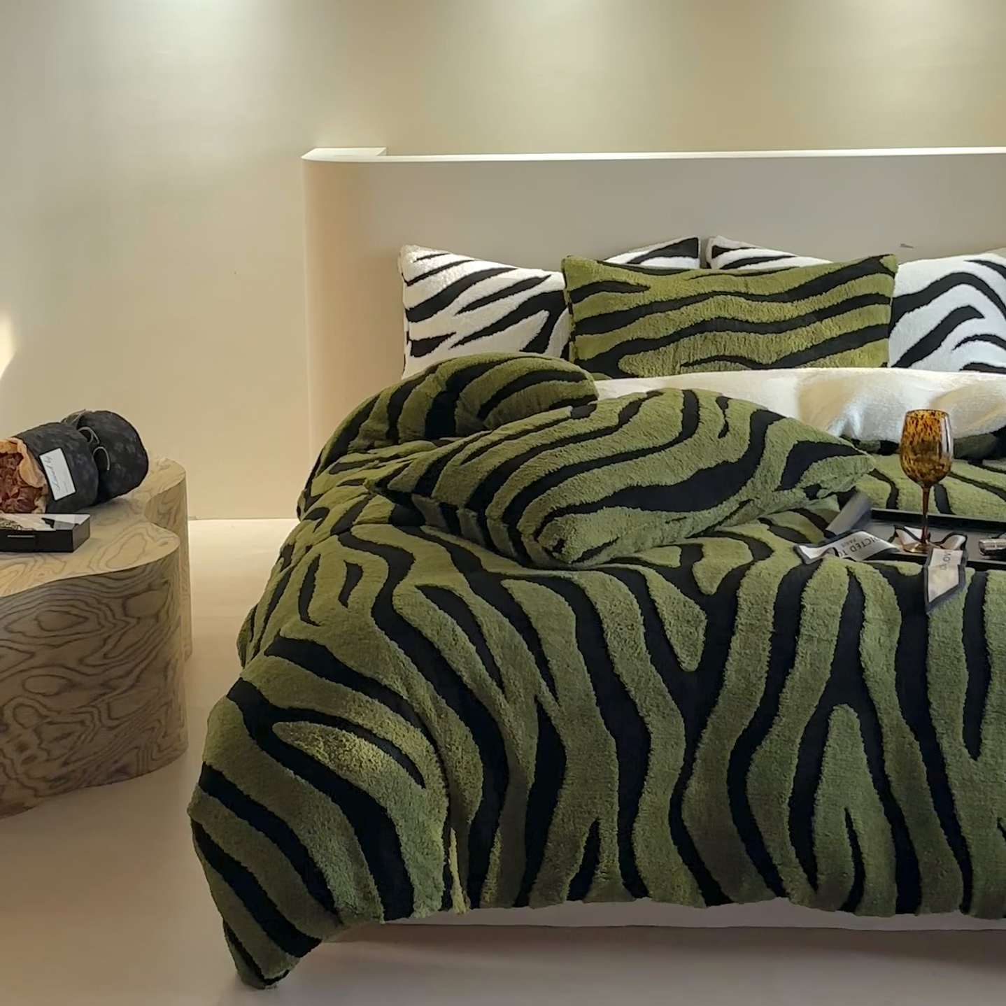 91家纺网 家纺一手货源 找家纺 温宁家纺 2025新款斑马被套毯毛毯盖毯 三件套-斑马纹米白