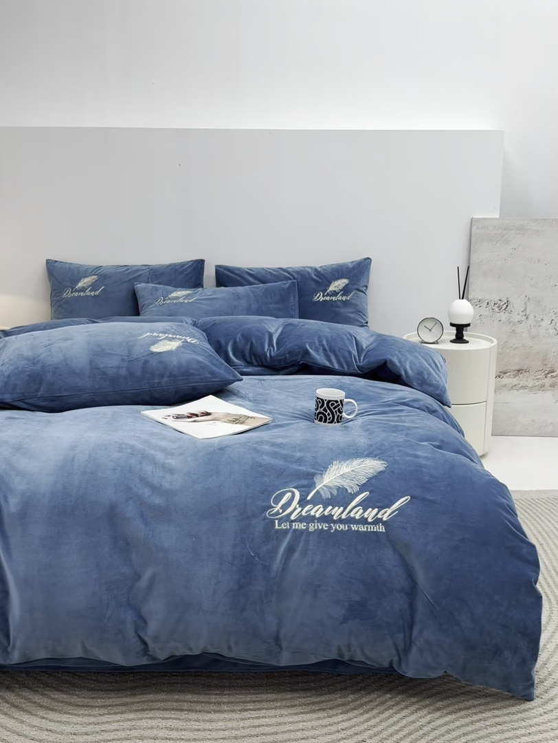 91家纺网 家纺一手货源 找家纺 （总）悦织湾家纺 2025新款水晶绒刺绣羽毛四件套纯色床单被套枕套学生宿舍单双人床三四件套