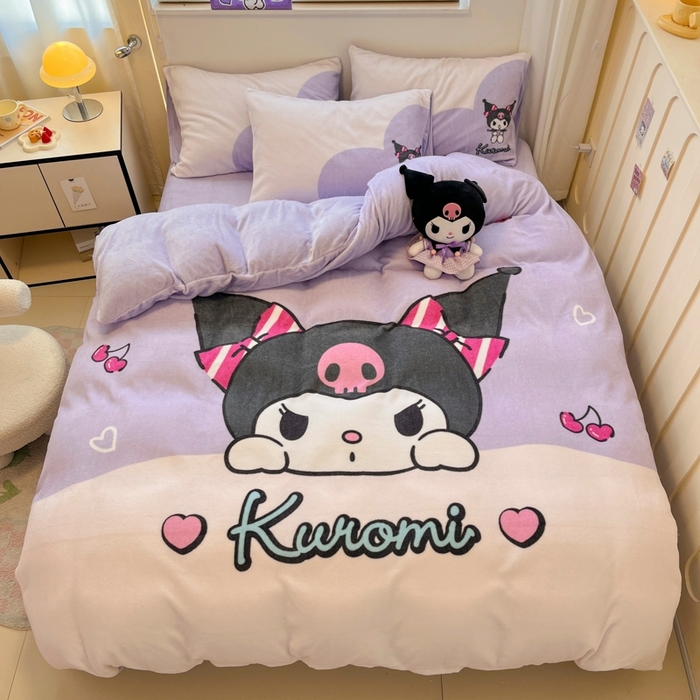 91家纺网 家纺一手货源 找家纺 金爱家 2025新款正版三丽鸥授权大版卡通平网数码印花加厚高克重牛奶绒系列四件套-第二批 绒R呆萌库洛米