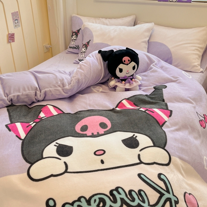 91家纺网 家纺一手货源 找家纺 金爱家 2025新款正版三丽鸥授权大版卡通平网数码印花加厚高克重牛奶绒系列四件套-第二批 绒R呆萌库洛米