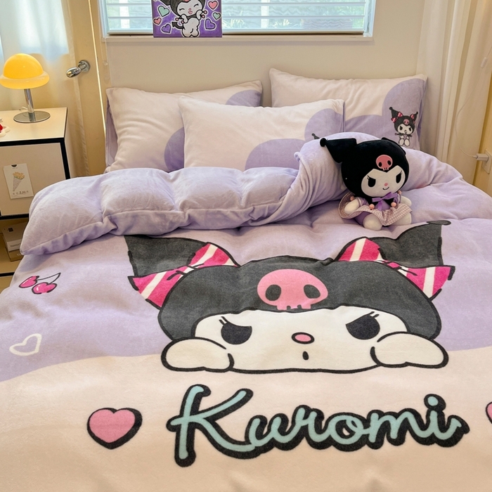 91家纺网 家纺一手货源 找家纺 金爱家 2025新款正版三丽鸥授权大版卡通平网数码印花加厚高克重牛奶绒系列四件套-第二批 绒R呆萌库洛米