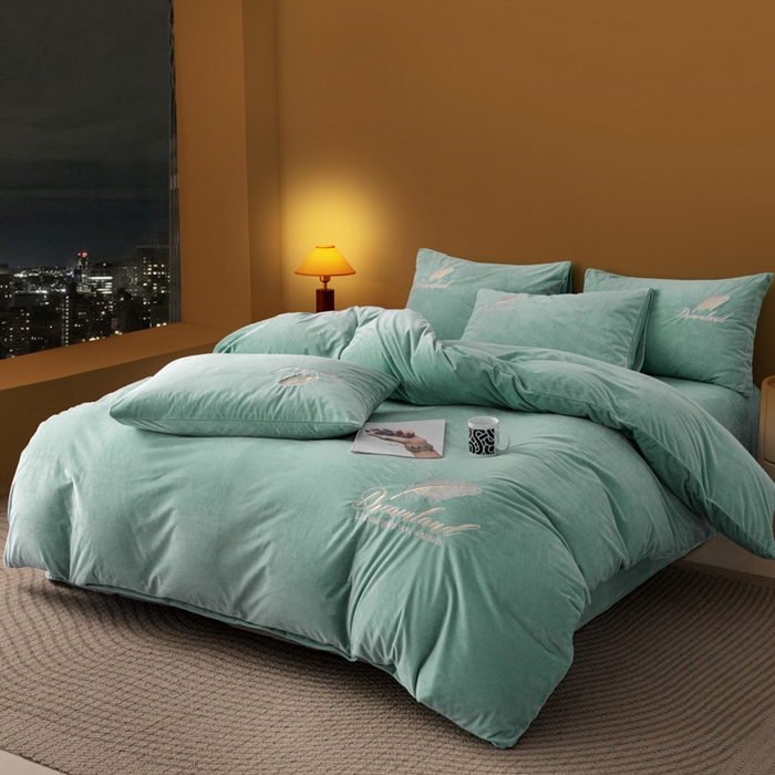 91家纺网 家纺一手货源 找家纺 悦织湾家纺 2025新款水晶绒刺绣羽毛四件套纯色床单被套枕套学生宿舍单双人床三四件套 羽毛-浅水绿