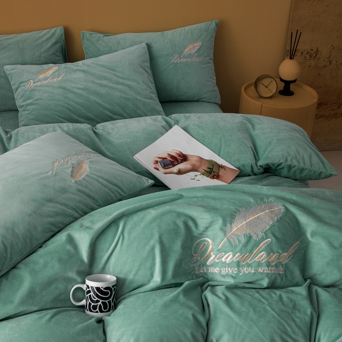 91家纺网 家纺一手货源 找家纺 悦织湾家纺 2025新款水晶绒刺绣羽毛四件套纯色床单被套枕套学生宿舍单双人床三四件套 羽毛-浅水绿