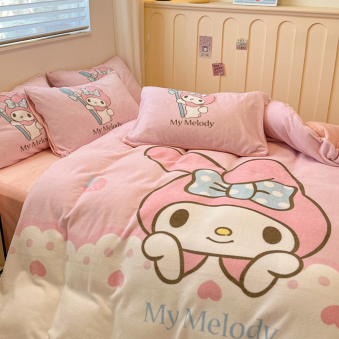 91家纺网 家纺一手货源 找家纺 金爱家 2025新款正版三丽鸥授权大版卡通平网数码印花加厚高克重牛奶绒系列四件套-第二批 绒R萌萌美乐蒂