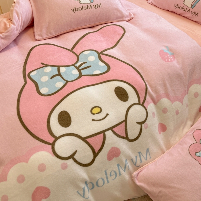 91家纺网 家纺一手货源 找家纺 金爱家 2025新款正版三丽鸥授权大版卡通平网数码印花加厚高克重牛奶绒系列四件套-第二批 绒R萌萌美乐蒂