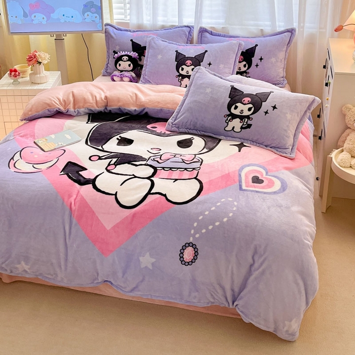 91家纺网 家纺一手货源 找家纺 金爱家 2025新款正版三丽鸥授权大版卡通平网数码印花加厚高克重牛奶绒系列四件套-第二批 礼物库洛米