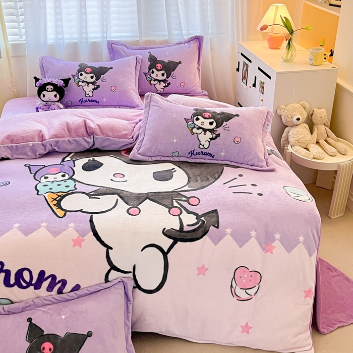 91家纺网 家纺一手货源 找家纺 金爱家 2025新款正版三丽鸥授权大版卡通平网数码印花加厚高克重牛奶绒系列四件套-第二批 冰淇淋库洛米