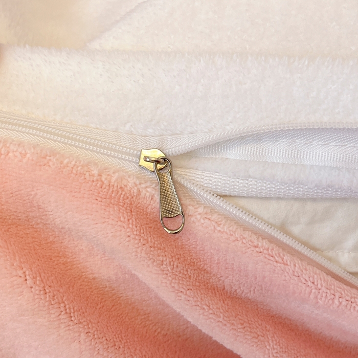 91家纺网 家纺一手货源 找家纺 金爱家 2025新款正版三丽鸥授权大版卡通平网数码印花加厚高克重牛奶绒系列四件套-第二批 绒R萌萌美乐蒂